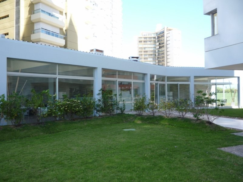 Magnifico Pent House en alquiler con vistas a la Playa Brava y entorno.